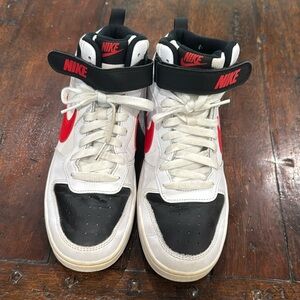 Nike Kids' Grade School Court Borough Mid 2 Shoes size 7
